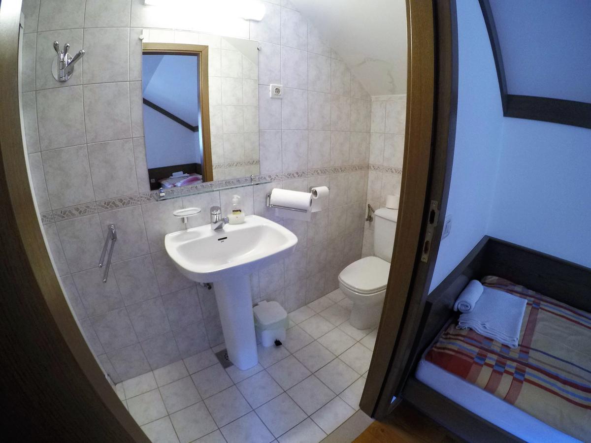 Karami Mountainhouse Bed & Breakfast Trzic ภายนอก รูปภาพ