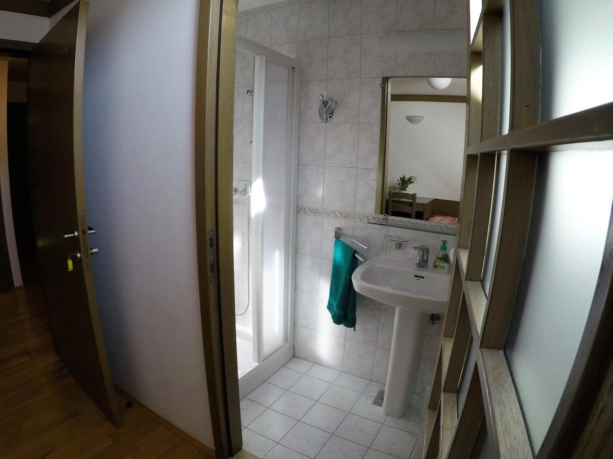 Karami Mountainhouse Bed & Breakfast Trzic ภายนอก รูปภาพ